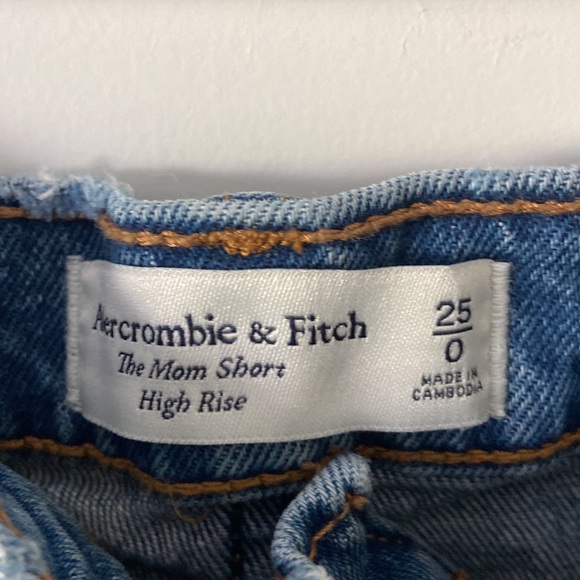 Abercrombie & Fitch High Rise Mom Shorts - Picture 2 of 3